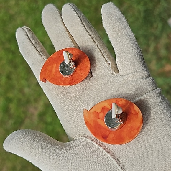 VTG Clip-on Earrings - Picture 9 of 13